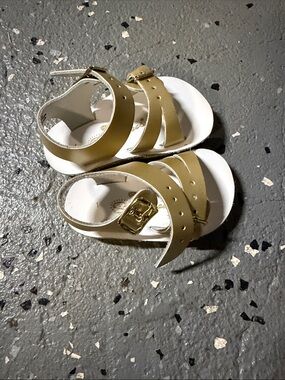 Kids Gold Strappy Buckle Sandals - Unbranded
